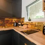 Bursztynowa 36 *
