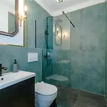 Bursztynowa 36 *