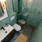 Apartament Bursztynowa 36 *