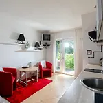 Bursztynowa 36