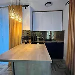 Bursztynowa 36 *